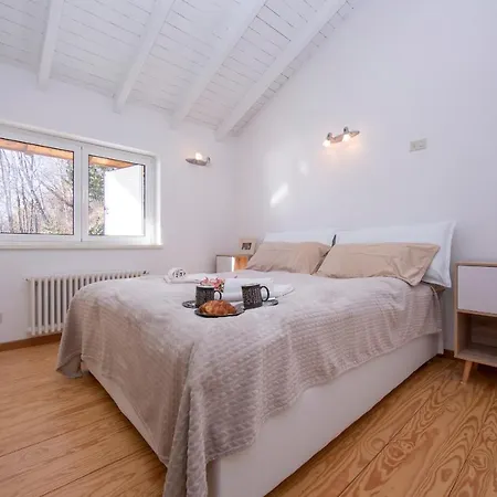 Pollino Sleeps 4
