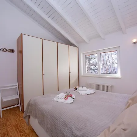 Апартаменты Pollino Sleeps 4 *