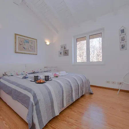 Апартаменты Pollino Sleeps 4 *