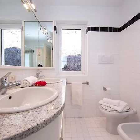 Apartamento Pollino Sleeps 4 *